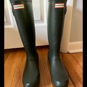 Hunter boots in green. Size 7